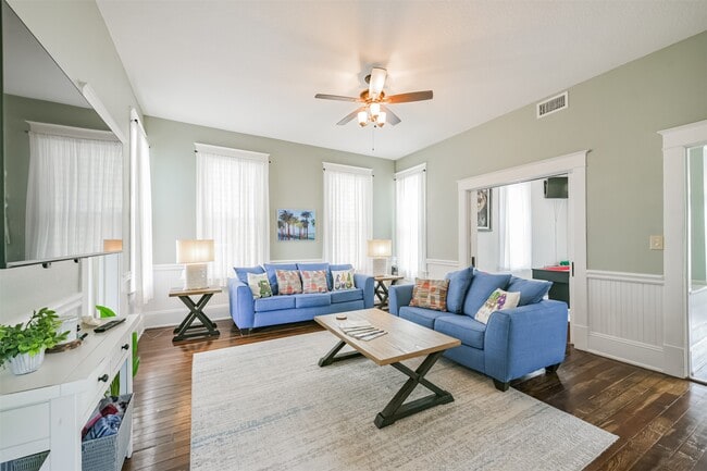 Building Photo - 1402 26th St