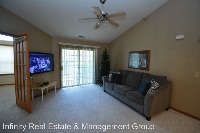 Building Photo - 2 br, 1 bath House - 1915 Deerhaven Ln NE # 6