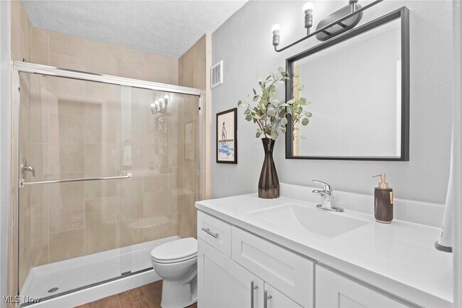 Building Photo - 10532 Clifton Blvd