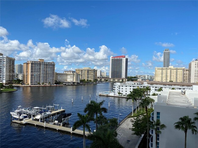 Foto del edificio - 1965 S Ocean Dr