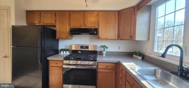 Building Photo - 10 Woodfield Dr