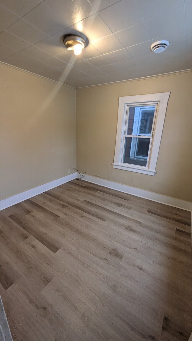 Foto del edificio - 1308 E 8th St