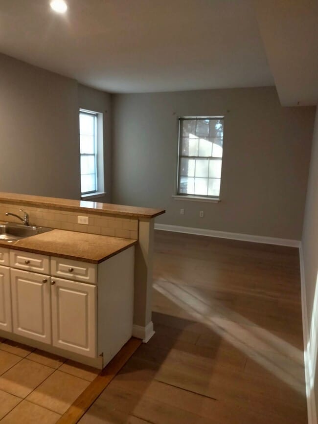 Building Photo - 36 Imlay St