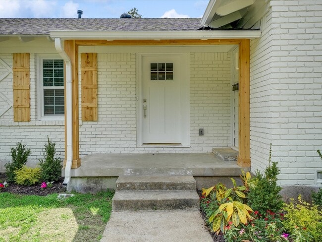 Building Photo - 6264 Ravendale Ln