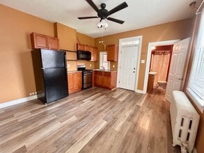 Building Photo - 32 E Walnut St