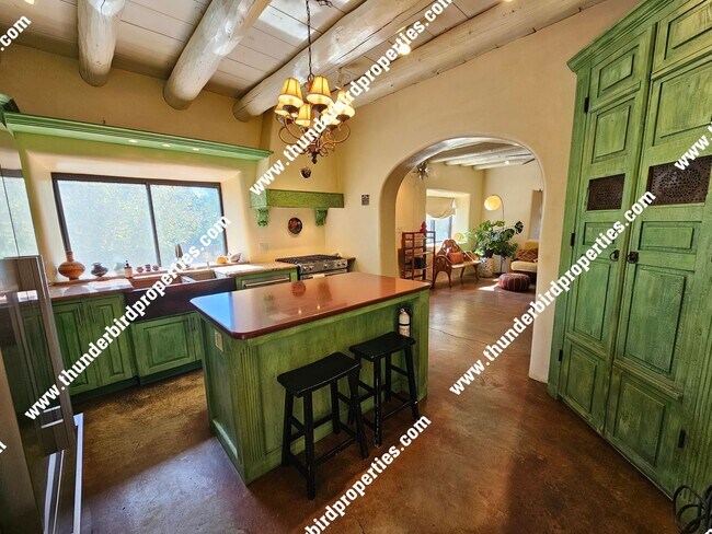Foto del edificio - Charming Historic Tesuque Home – Fully Fur...