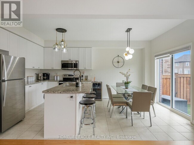 Photo du bâtiment - 1226 Corby Wy