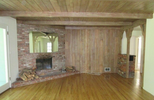Foto del edificio - Sherman Oaks 3+2 w/appliances, wood floors...
