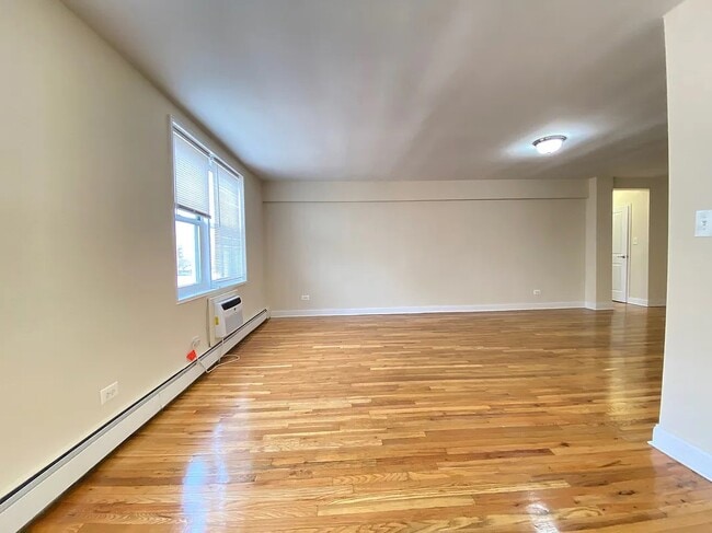 Building Photo - Large One bedroom