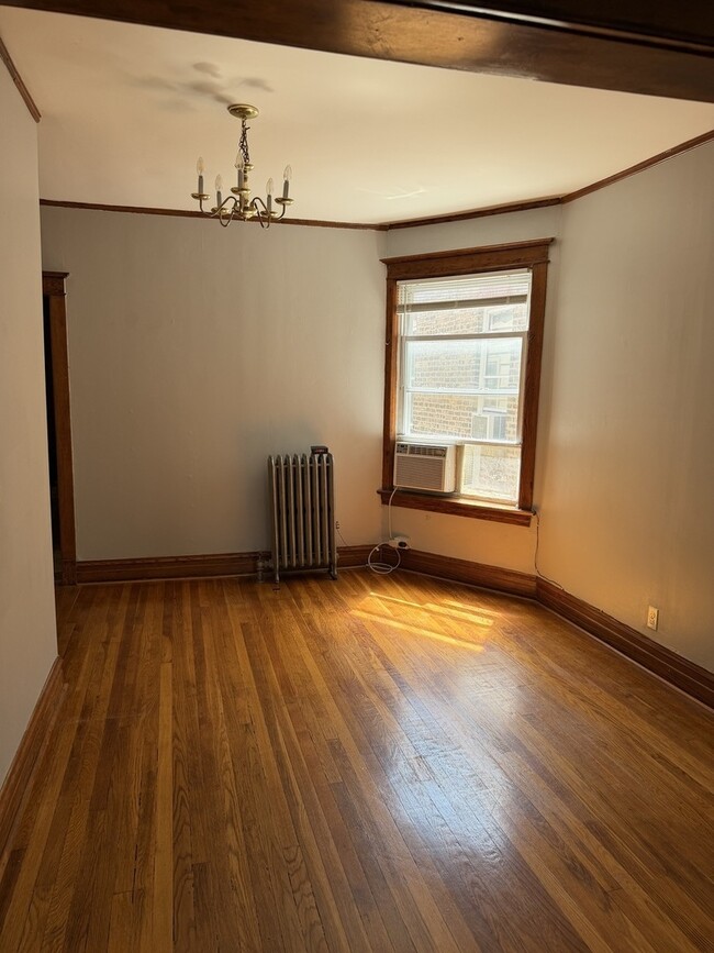 Building Photo - 4847 N Claremont Ave