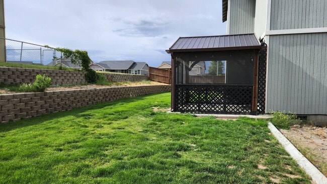 Building Photo - 3 bedroom 2.5 Bath house near Park Orchard...