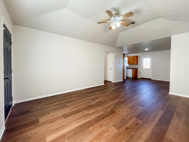 Foto del edificio - 175 Spring Water Ln