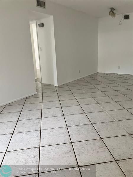 Building Photo - 105 Gardens Dr