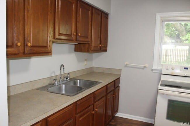 Building Photo - 1701 N Alvord Blvd