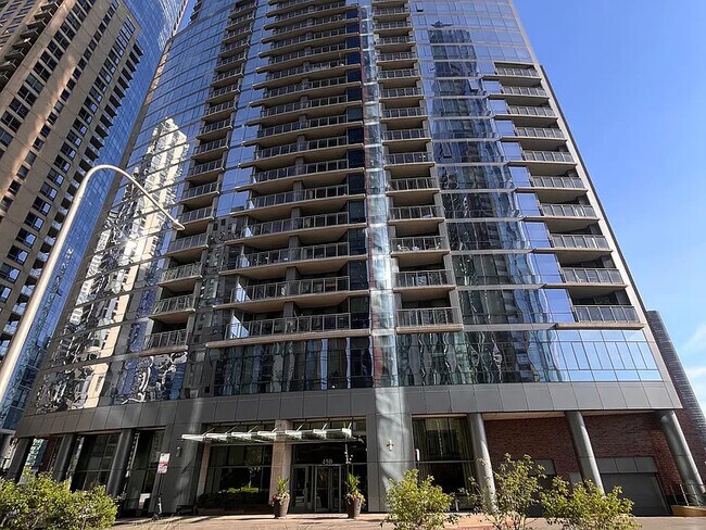 Foto del edificio - 450 E Waterside Dr