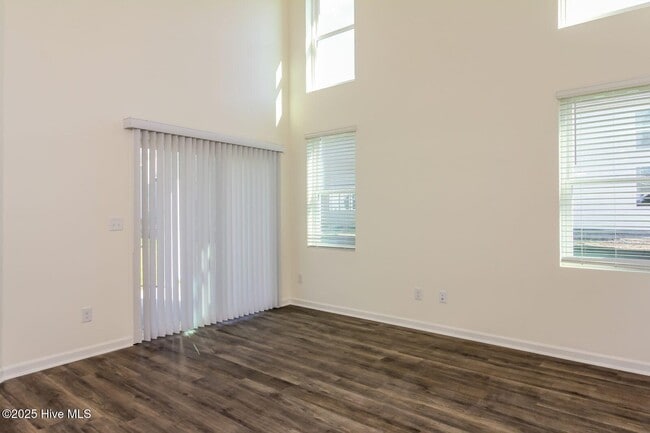 Foto del edificio - 1628 Corbett St