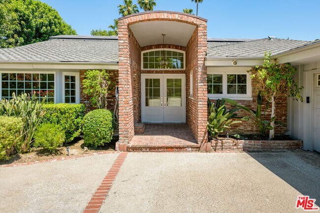 Foto del edificio - 8760 White Oak Ave