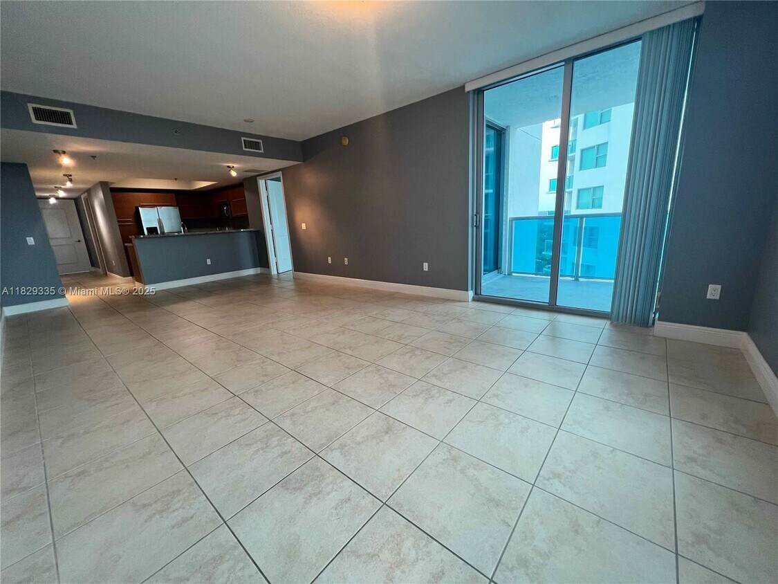 Foto principal - 2641 N Flamingo Rd