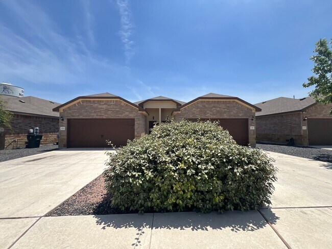 Foto del edificio - Luxury 3/2 Duplex in Seguin, Texas