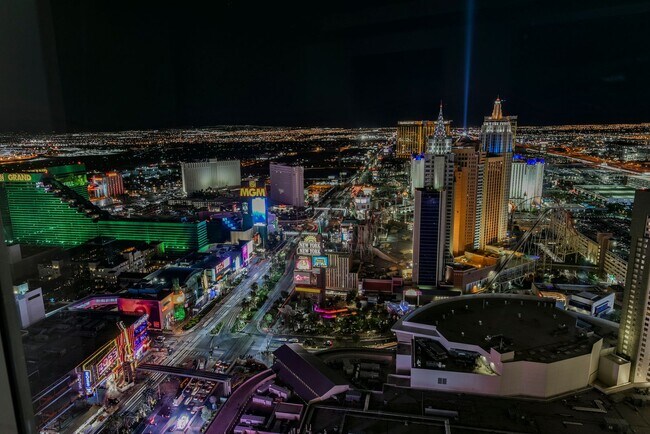 Foto del edificio - Waldorf Astoria Las Vegas- 1 bed .5 bath on the 39th floor!