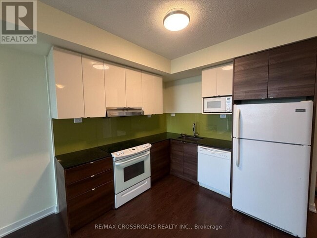 Building Photo - 121 McMahon Dr