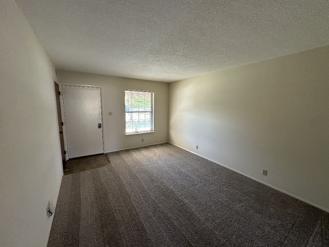 Building Photo - 701 Devonshire Dr