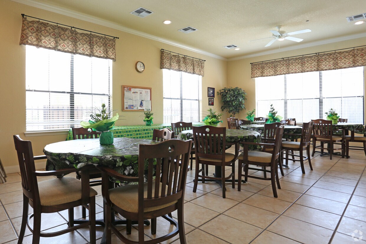 Foto principal - Parkway Senior Apartments