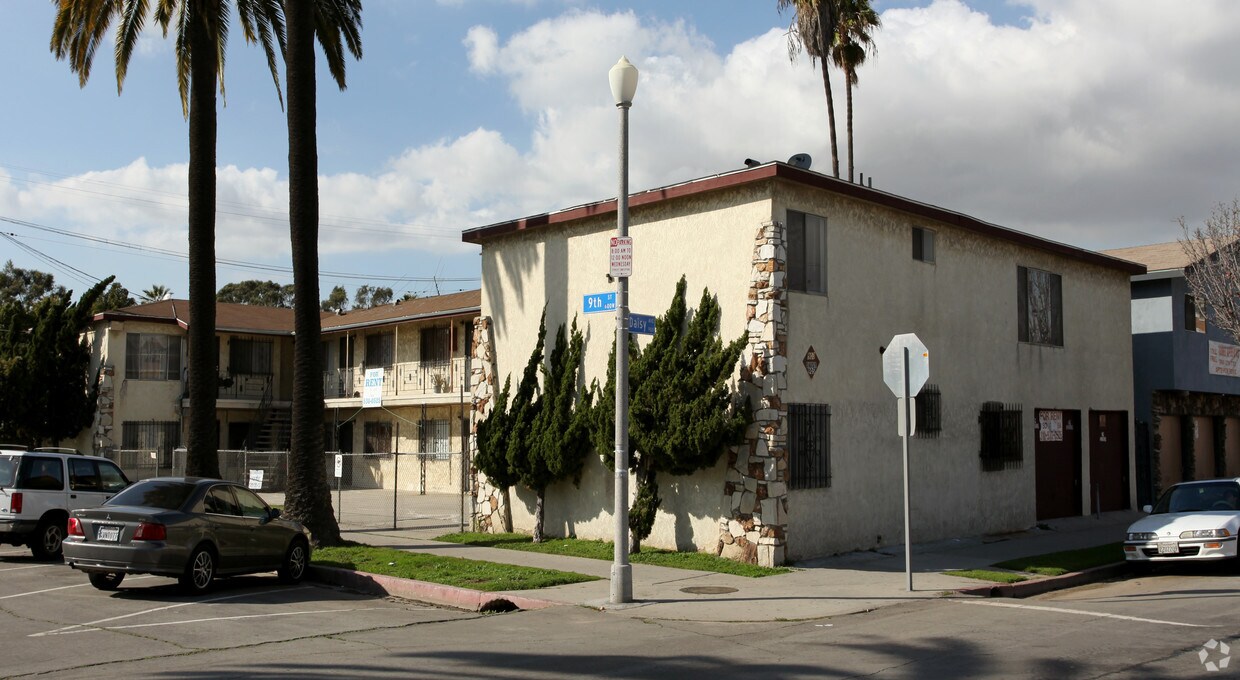 Primary Photo - 903 Daisy Ave