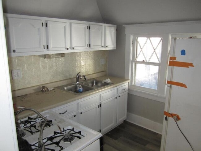 Building Photo - 119 Tennyson Ct