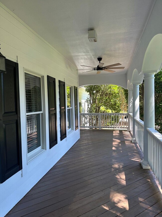 Foto del edificio - 5 Bedroom/3.5 Bath Long Term Rental in Martin's Point