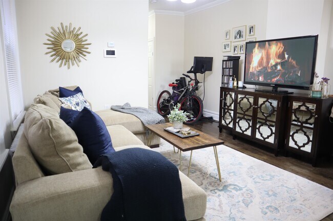 Foto del edificio - 408 Woodlawn Ave