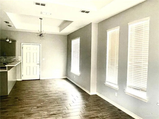 Foto del edificio - 3918 Las Vistas Ln