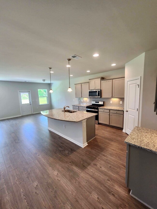 Building Photo - 2890 Ellesmere Cir