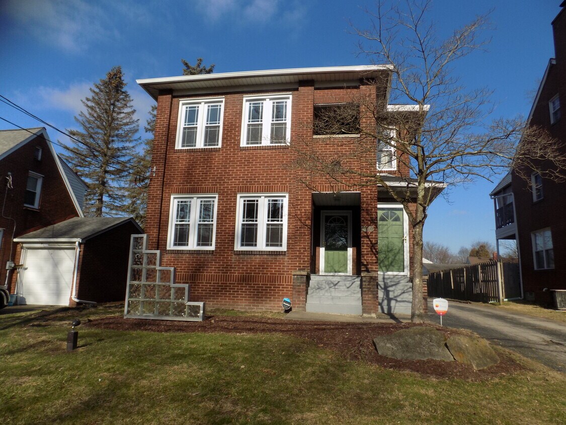 Foto principal - 948 Canfield Rd