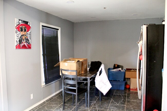 Building Photo - 2911 Spruce Park Dr