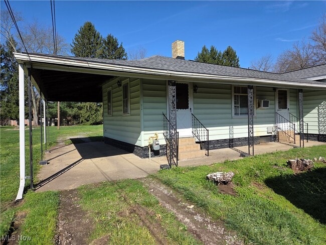 Building Photo - 2116 Herbert St SE