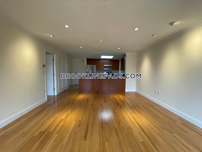 Building Photo - 1443 Beacon St