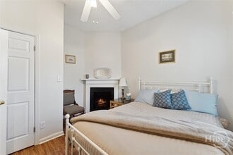 Building Photo - 534 E Gordon Ln