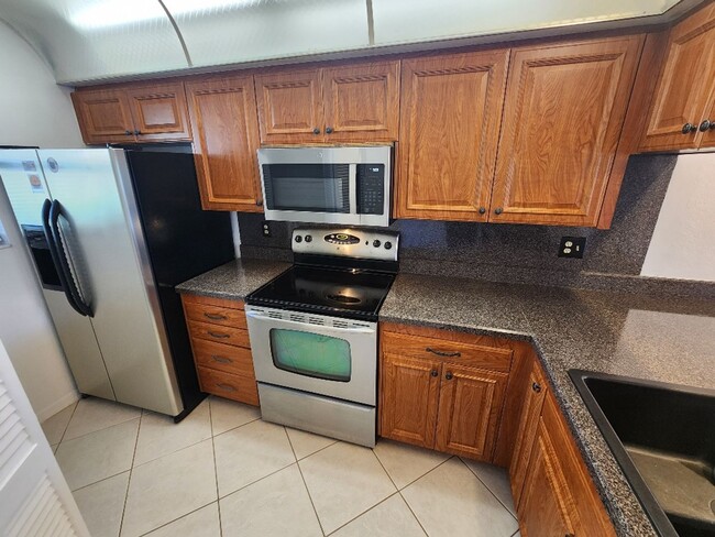 Building Photo - Bouchelle Island 1 Bedroom 1 Bath Condo