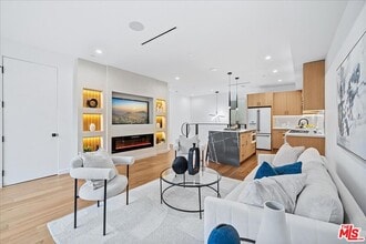 Building Photo - 1327 N Fuller Ave