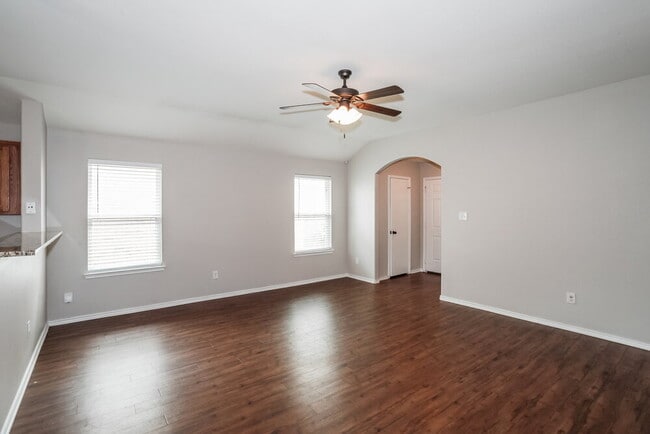 Building Photo - 4020 Tarpon Springs Dr