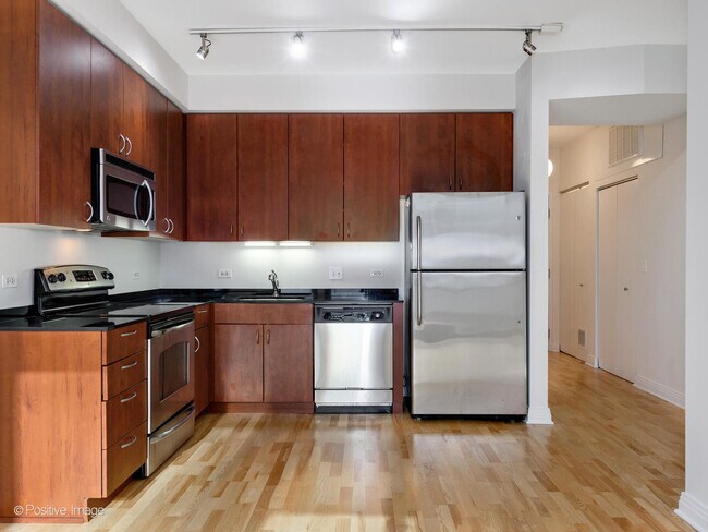 Building Photo - 565 W Quincy St