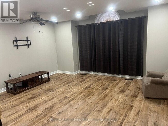 Building Photo - 197 Farley Dr