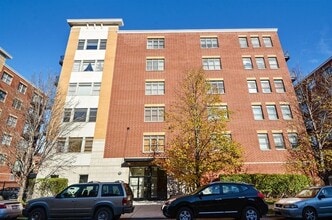 Building Photo - 2310 W St Paul Ave