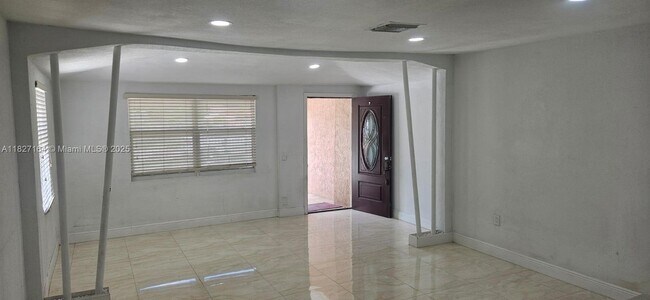Foto del edificio - 9748 Little River Dr