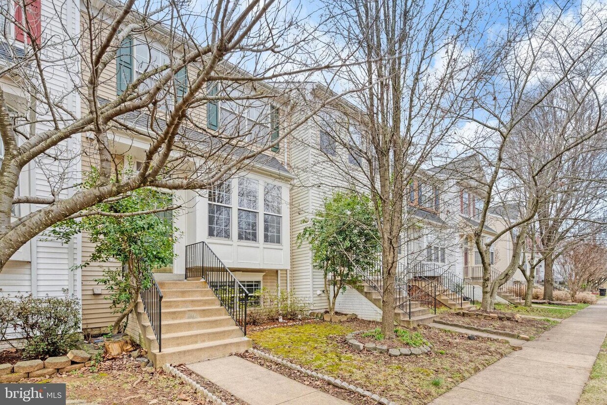 Primary Photo - 8306 Wallace Ln