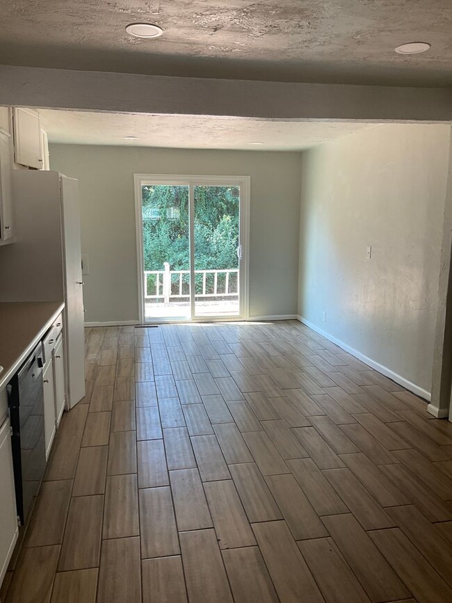 Building Photo - Four bedroom home