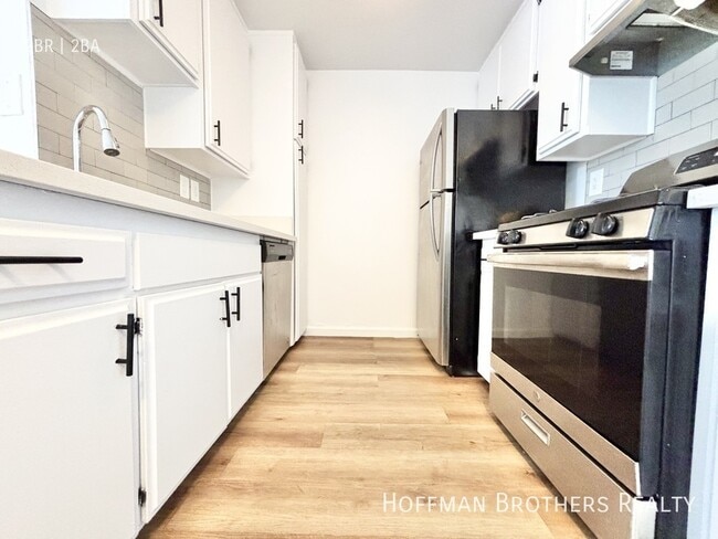 Foto del edificio - 11817 Victory Blvd