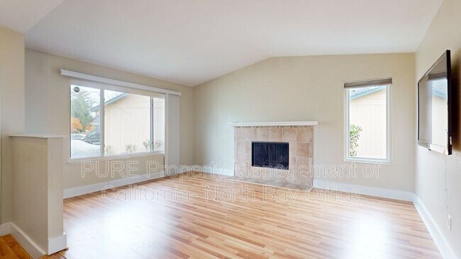 Building Photo - 1105 Cielo Cir