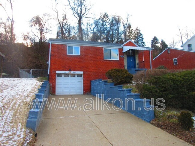 Foto del edificio - 1097 Roseanne Ave